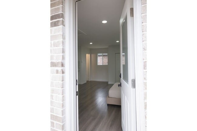 Building Photo - 5502 Ashgate Dr