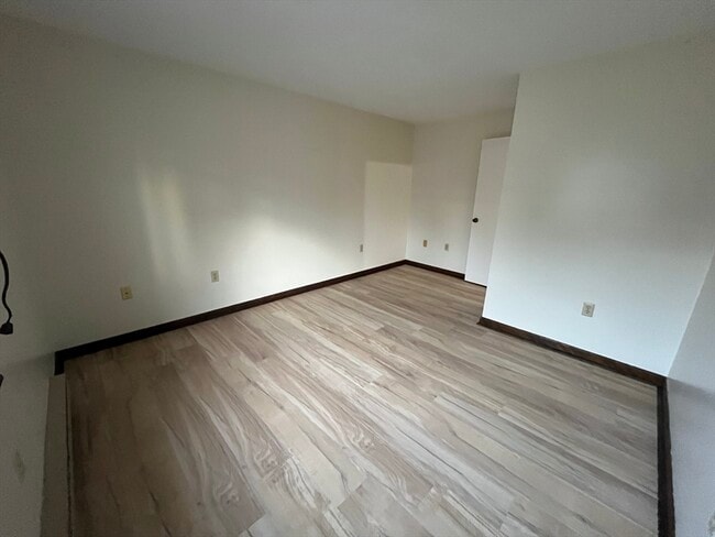 Building Photo - 53 Fairfield Park