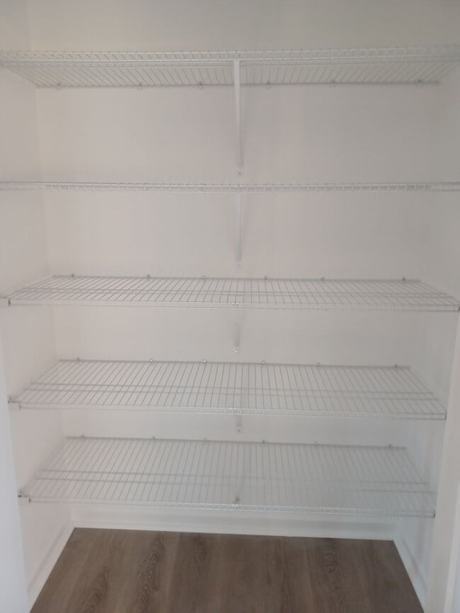 Building Photo - Beautiful 5 Bedroom Home in Hampton