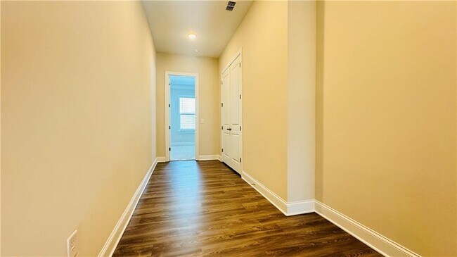 Building Photo - 205 Prairie Ln
