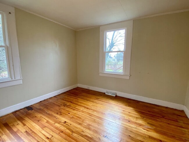 Building Photo - 2 Bedroom House in Seneca