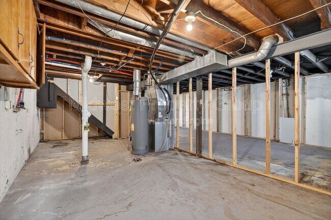 Building Photo - 257 Glen Garry Rd