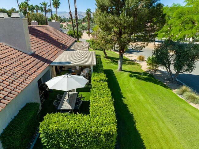 Building Photo - 303 Forest Hills Dr