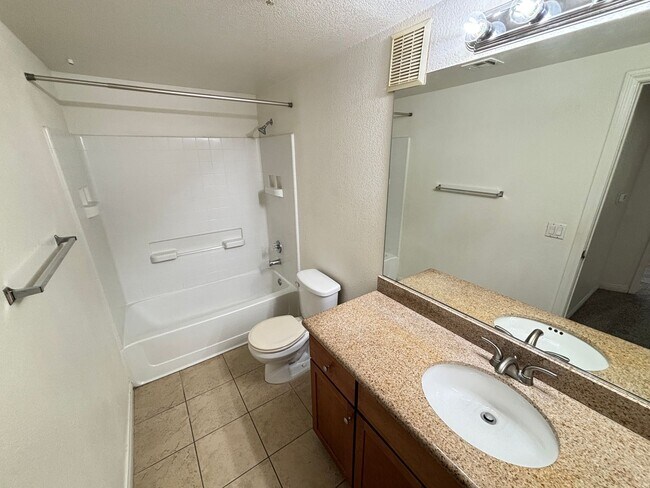 Building Photo - Gorgeous 1bed/1bath home nestled in a great area! MOVE IN SPECIAL $300 OFF First Months Rent!