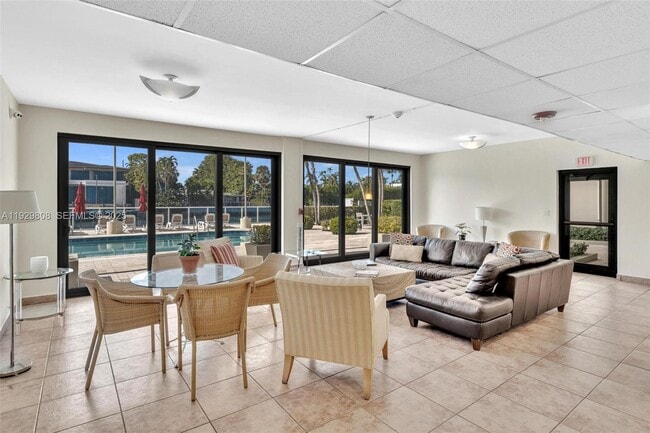 Building Photo - 9800 W Bay Harbor Dr