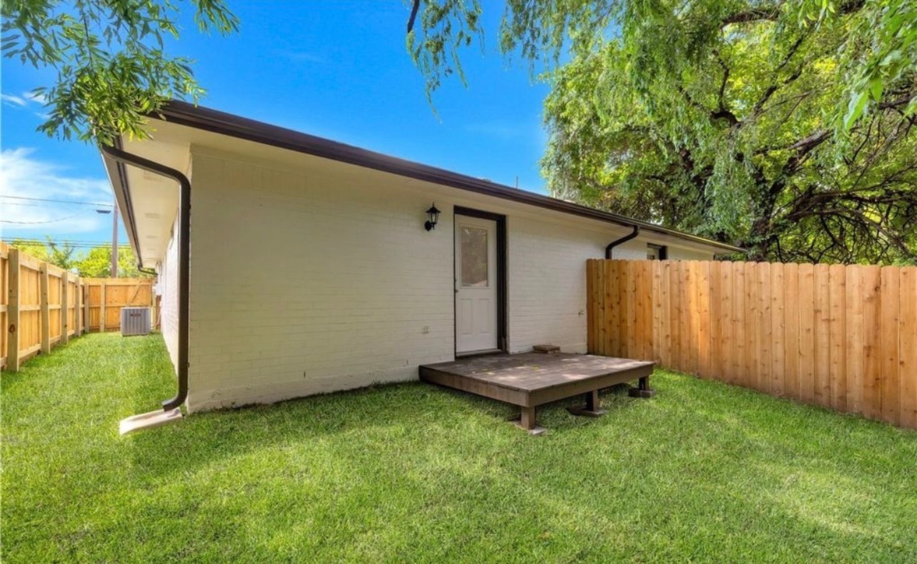 Backyard - 1006 W Avenue B