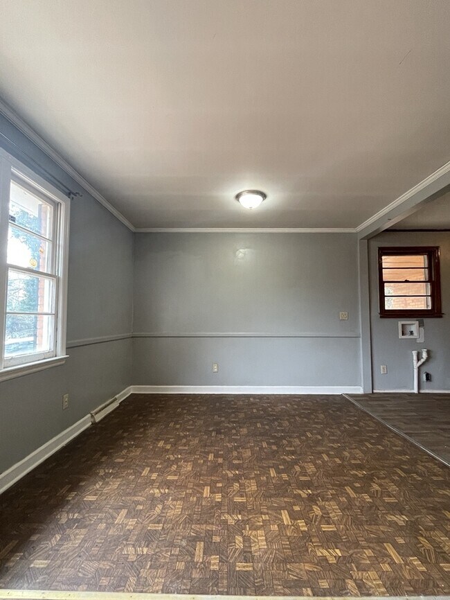 Building Photo - 3 bedroom 1.5 Bathroom