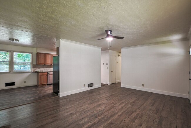 Building Photo - 1220 Ridge Rd