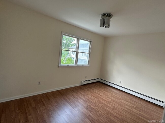 Building Photo - 15 Manhasset Ave