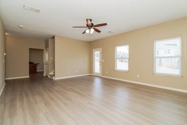 Building Photo - 13 Thatch Ct