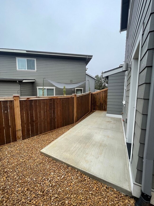 Building Photo - Duplex in Well Located SW Bend