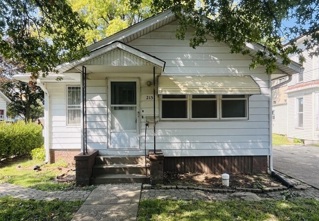 Primary Photo - 215 S Kosciusko St