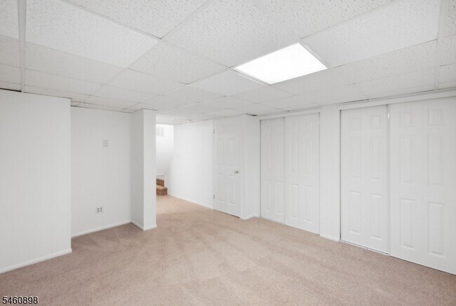 Building Photo - 126 Locust Ct
