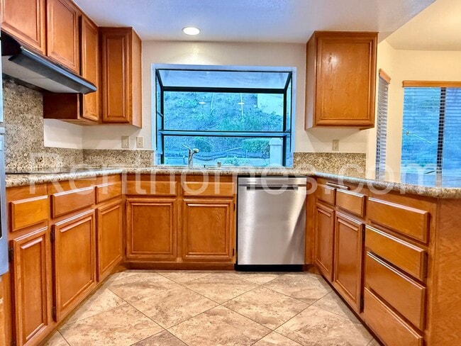 Building Photo - 14265 Marianopolis Way