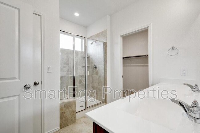 Building Photo - 1103 Diggy Dr