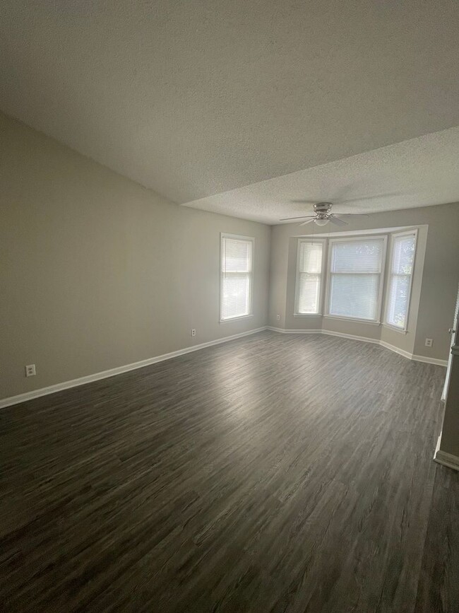 Building Photo - Rosecroft6246-