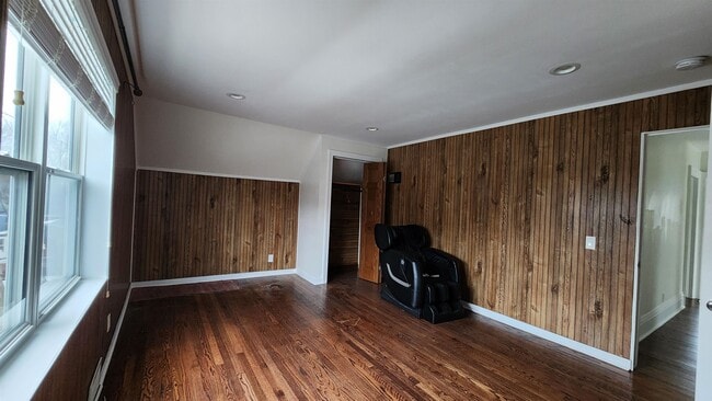 Building Photo - 513 S Brooks St