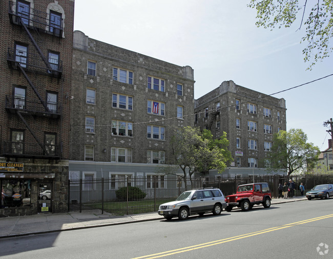 Building Photo - Forest Court Apartments