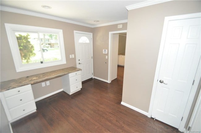 Building Photo - 1019 Chesterfield Ave
