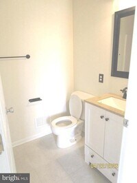 Building Photo - 540 Thompson St