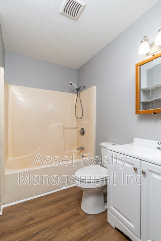 Building Photo - 521 Evelyn Ave