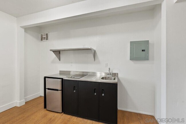 Building Photo - 8038 Lemon Ave