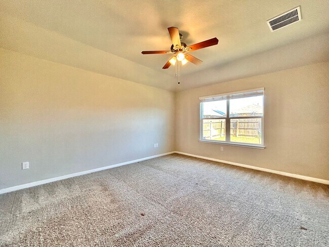 Building Photo - Move-In Ready 4-Bed, 2-Bath Home in Prime Fairhaven Location!