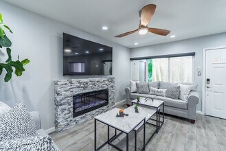 Building Photo - Move-In Ready, Fully Furnished Condo – Prime Strip Location