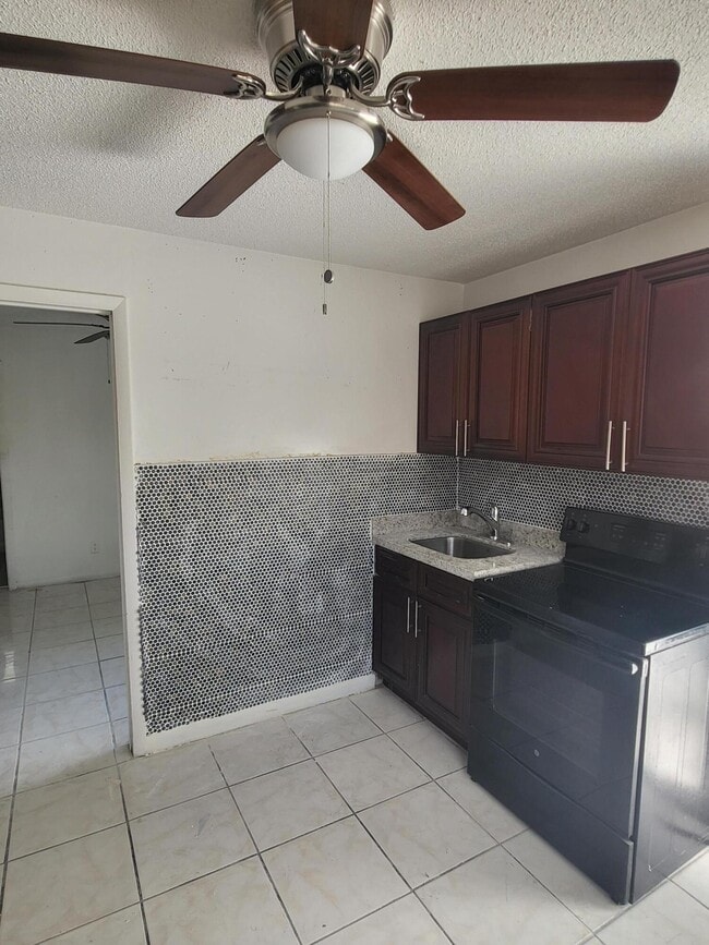 Building Photo - 1271 NW 29th Terrace