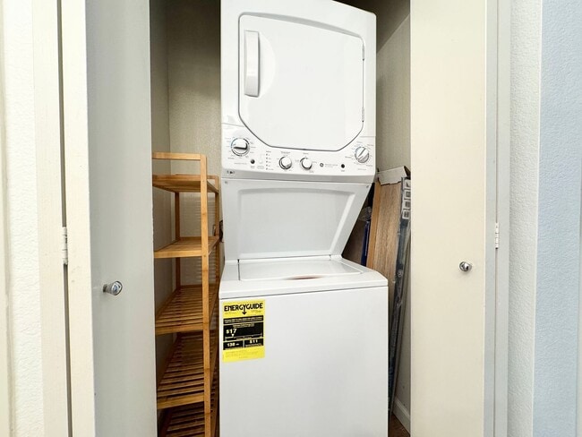 Building Photo - Beautiful 1Bd/1Ba located in Tustin!