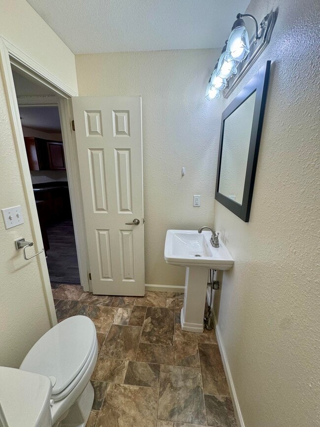 Building Photo - 1824 Kansas Ave