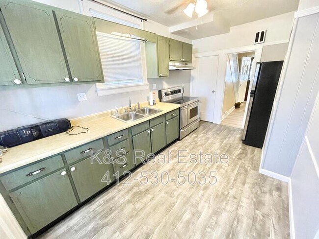 Building Photo - 2621 Milburn St
