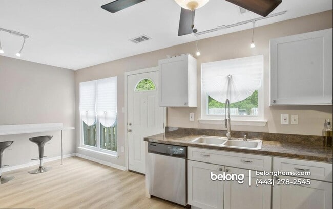 Building Photo - 3894 Northgate Pl