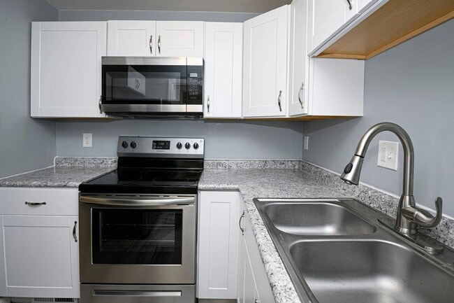 Building Photo - Bridgetown - adorable 3 BEDROOM 1 BATH UPDATED CAPE COD