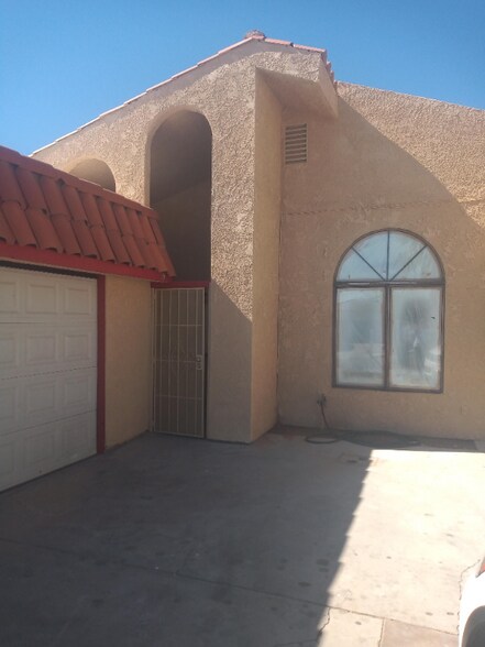 Building Photo - 9591 Palm Dr