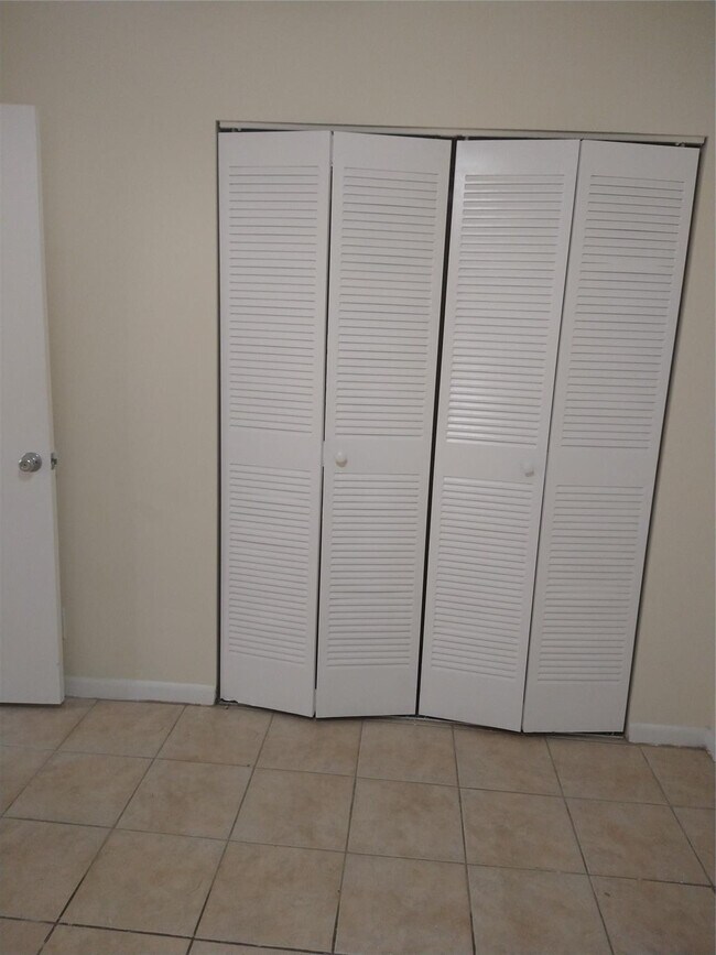 Building Photo - 8850 Royal Palm Blvd