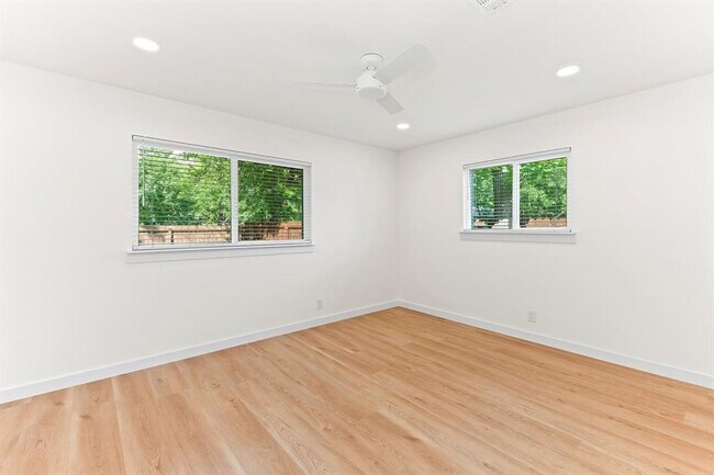 Building Photo - 2914 Loyola Ln