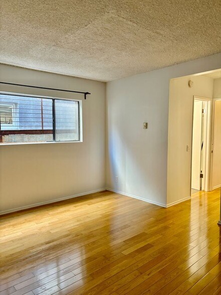 Building Photo - 2425 Ocean Ave