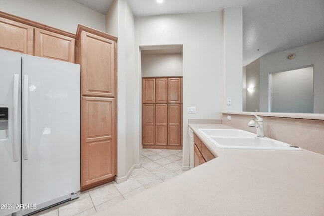 Building Photo - 6572 Shooting Star Way