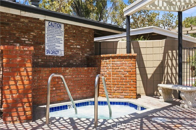 Building Photo - 660 S Glassell St