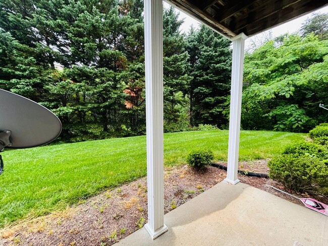 Building Photo - Beautiful Maintenance free 2 bedroom 2 bat...