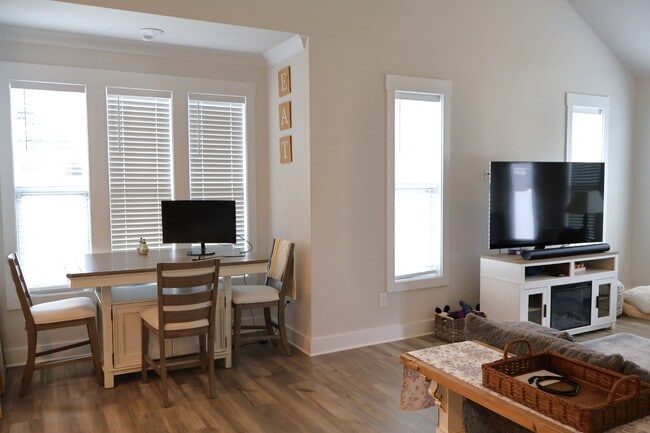 Building Photo - 301 Albemarle Ln
