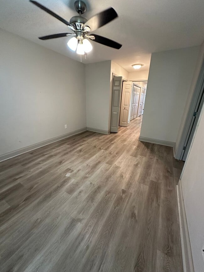 Building Photo - 1406 Memory Ln