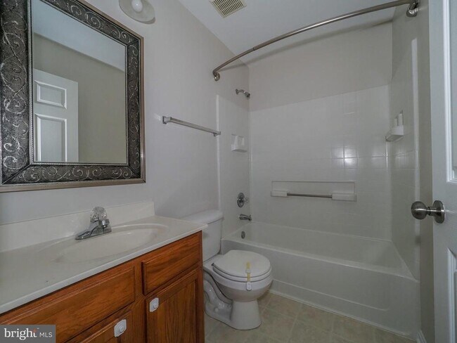 Building Photo - 32 Harbour Heights Dr