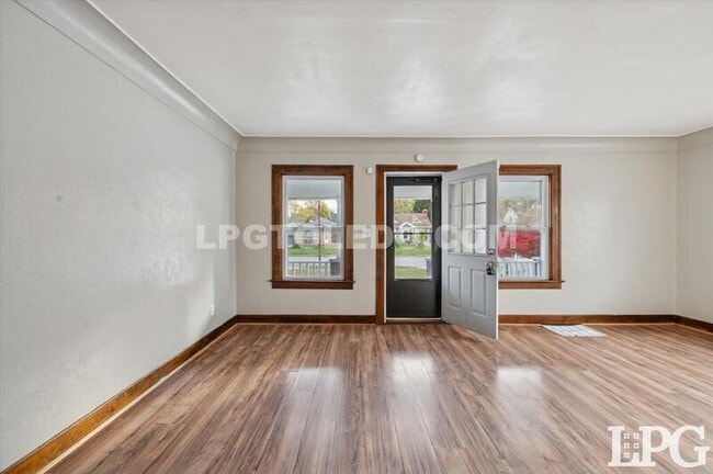 Building Photo - 2224 W Sylvania Ave