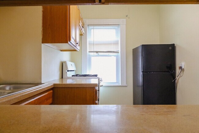 Building Photo - 159 Covel St