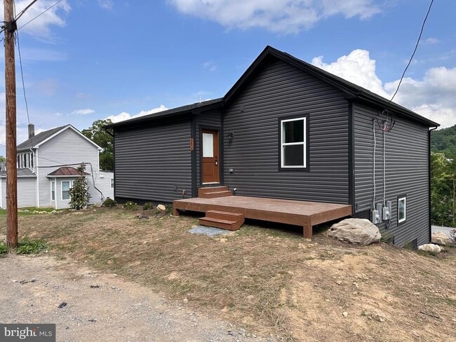 Building Photo - 33 ET ANDREWS Way