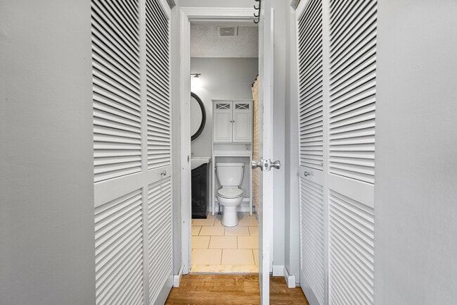 Building Photo - 109 Peddlers Dr