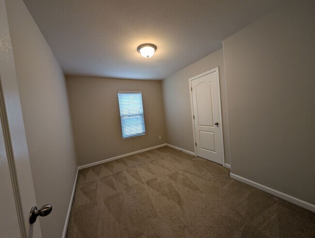 Building Photo - Spacious Townhome in Kingstree!