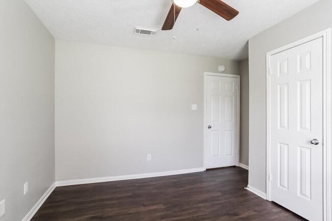 Building Photo - 3030 Hummingbird Ln